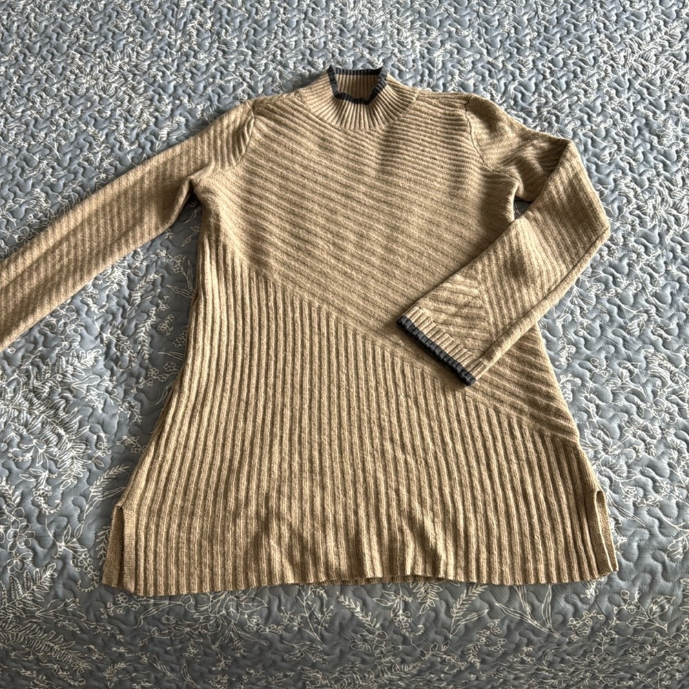 Aventura tunic sweater size L. Excellent condition. Open to offers.